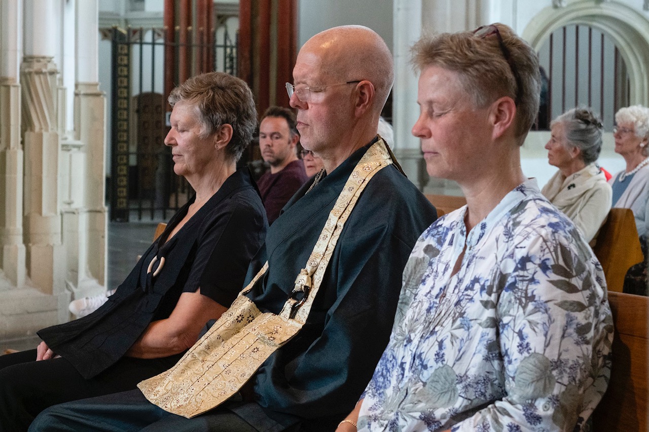 Zen.nl, Zen, meditatie, leren mediteren, RientsRitskes, zenmeesters, Remco de Beer, Anja van Eersel, ceremonie