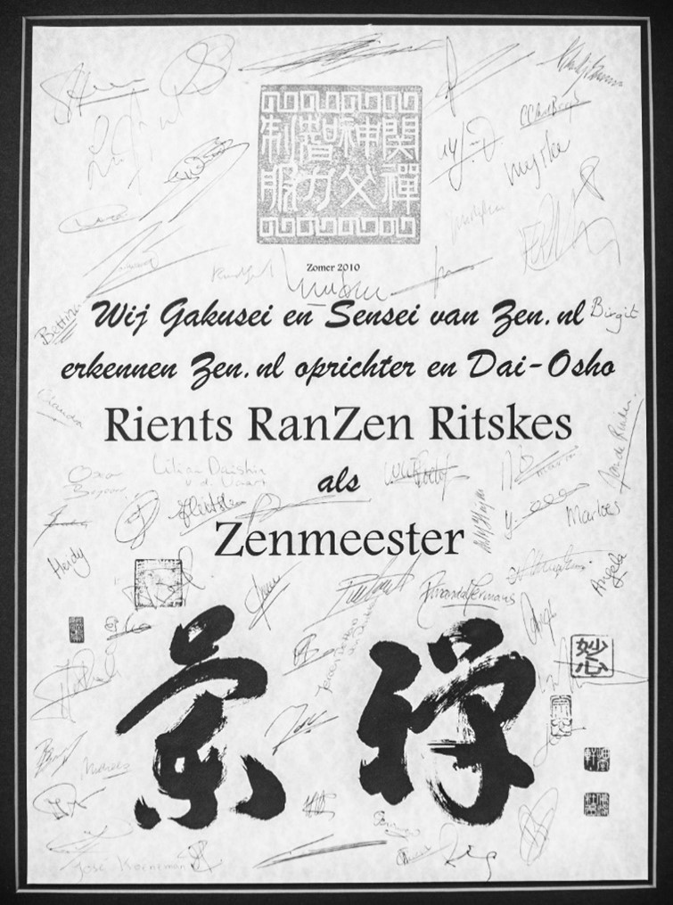 een oorkonde waarin Rients door de leraren en cursisten van Zen.nl in 2010 tot zenmeester werd benoemd